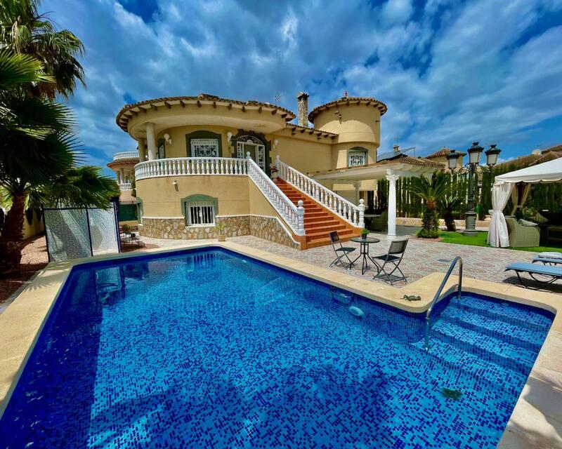 Villa til salgs i Benferri, Alicante