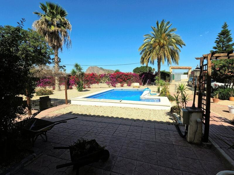Villa en venta en Redovan, Alicante