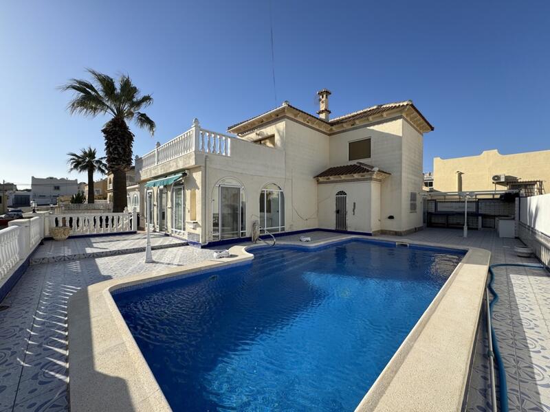 Villa til salg i Villamartin, Alicante