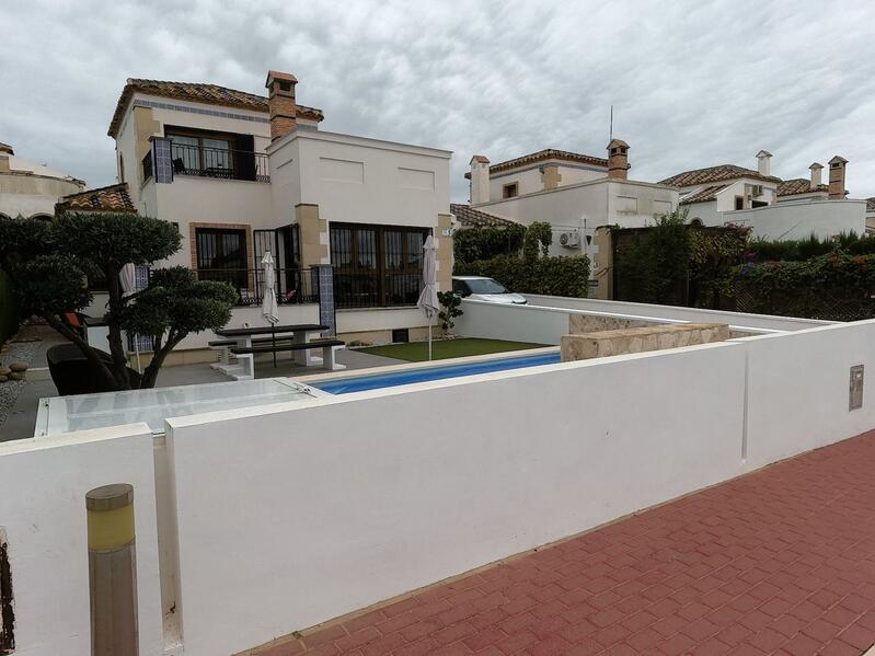 3 Cuarto Villa en venta