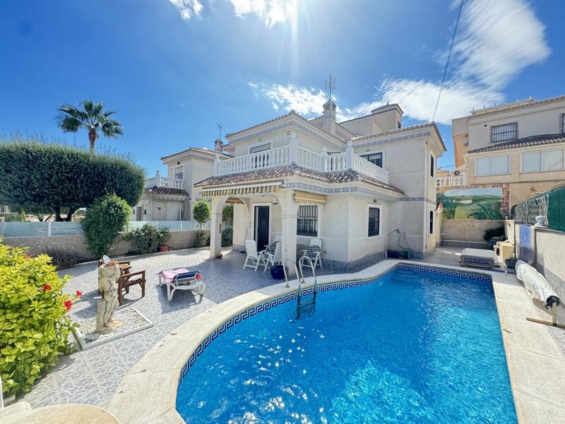 Villa en venta en Villamartin, Alicante