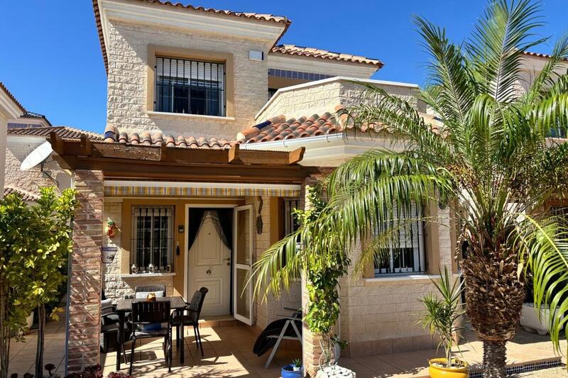 2 Cuarto Villa en venta