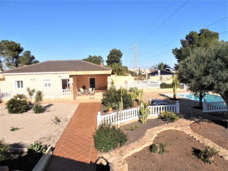 Villa en venta en Orihuela Costa, Alicante