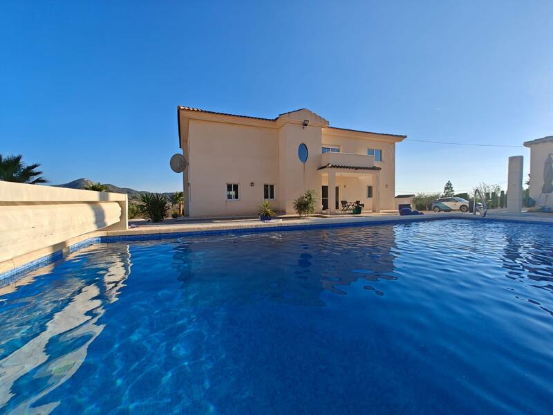 Villa for sale in Macisvenda, Murcia