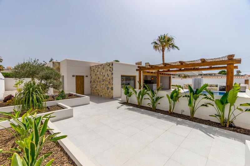 Villa à vendre dans Torrevieja, Alicante