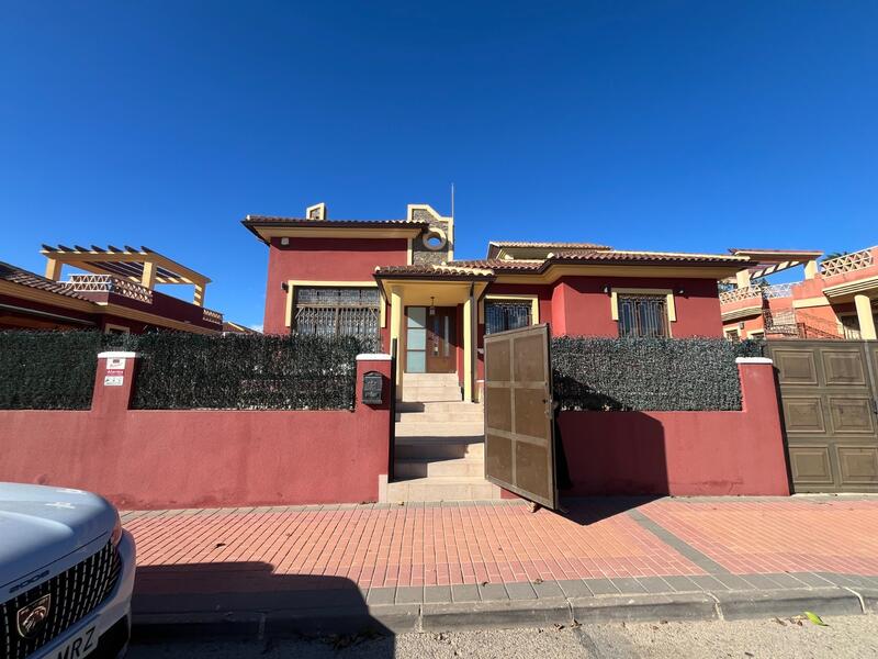 Villa en venta en Algorfa, Alicante