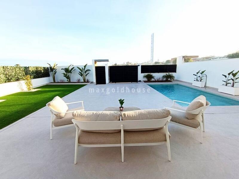 Villa en venta en Benijófar, Alicante