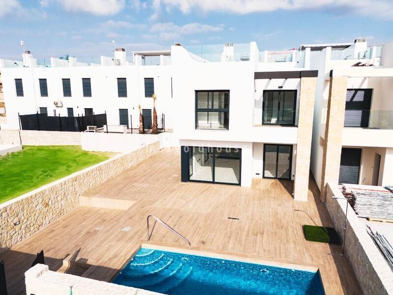 Villa for sale in Pilar de la Horadada, Alicante