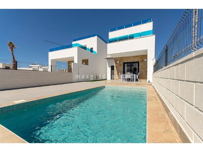 Villa til salgs i Los Montesinos, Alicante