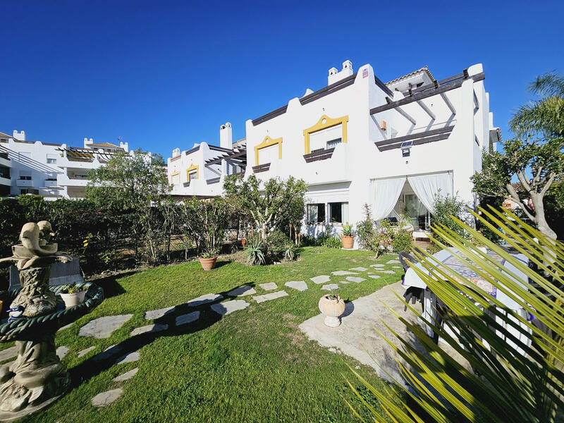 Casa de Campo en venta en Selwo, Málaga