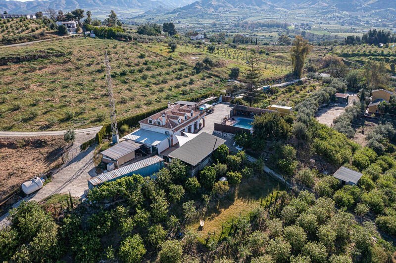 Villa for sale in Pizarra, Málaga