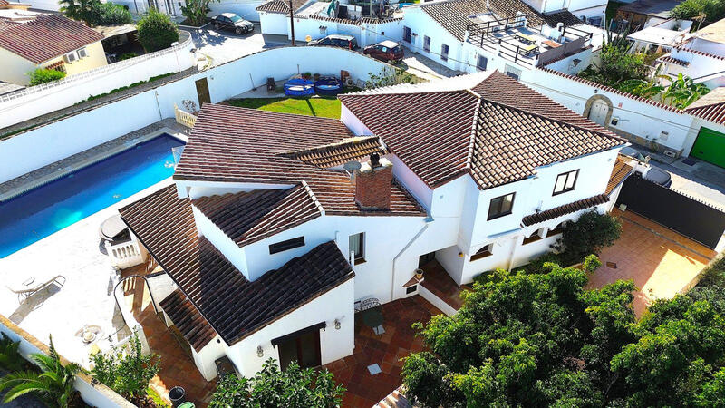 6 Cuarto Villa en venta