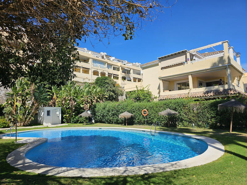 квартира продается в La Quinta, Málaga