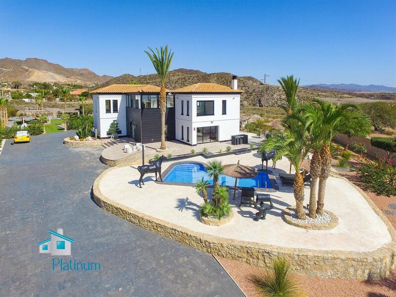 Villa en venta en Pilar de Jaravia, Almería