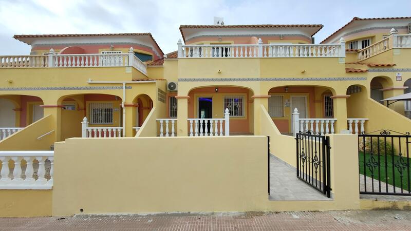 Byhus til salg i Orihuela Costa, Alicante