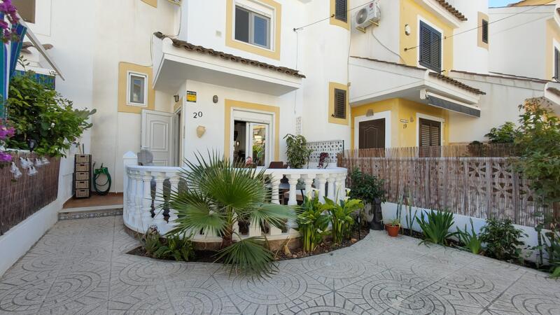 2 bedroom Townhouse for sale