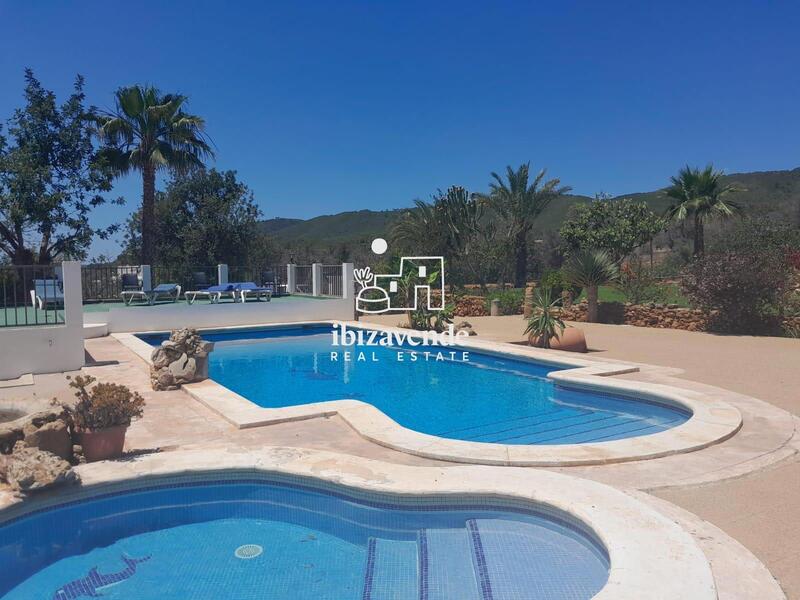 Villa til salgs i Santa Eularia Des Riu, Ibiza