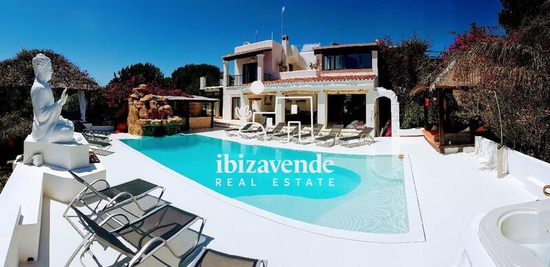 Villa til salgs i Santa Eularia Des Riu, Ibiza