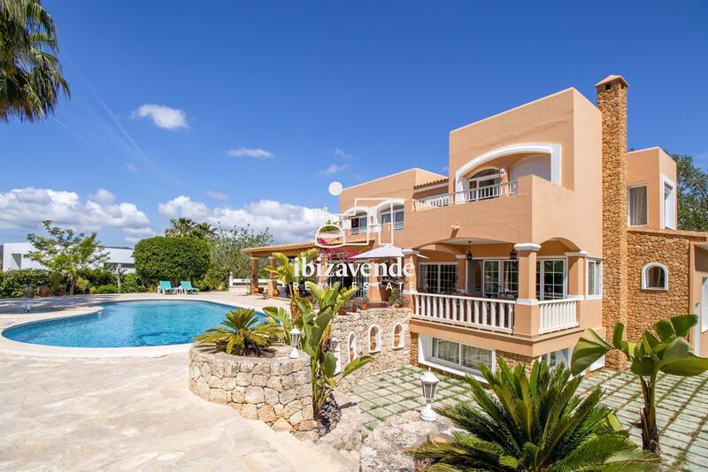 Villa til salgs i Santa Eularia Des Riu, Ibiza