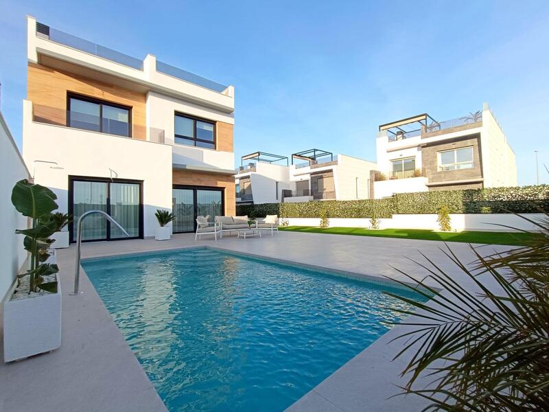 Villa for sale in Benijófar, Alicante