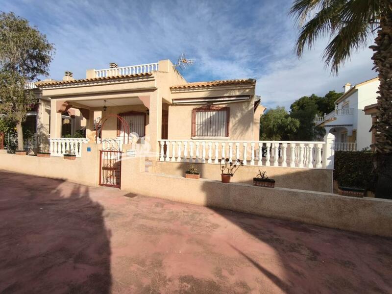 Villa til salgs i Algorfa, Alicante