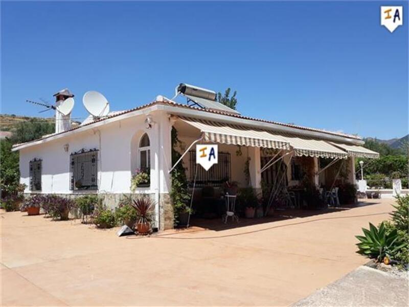 Villa en venta en Alcaucin, Málaga