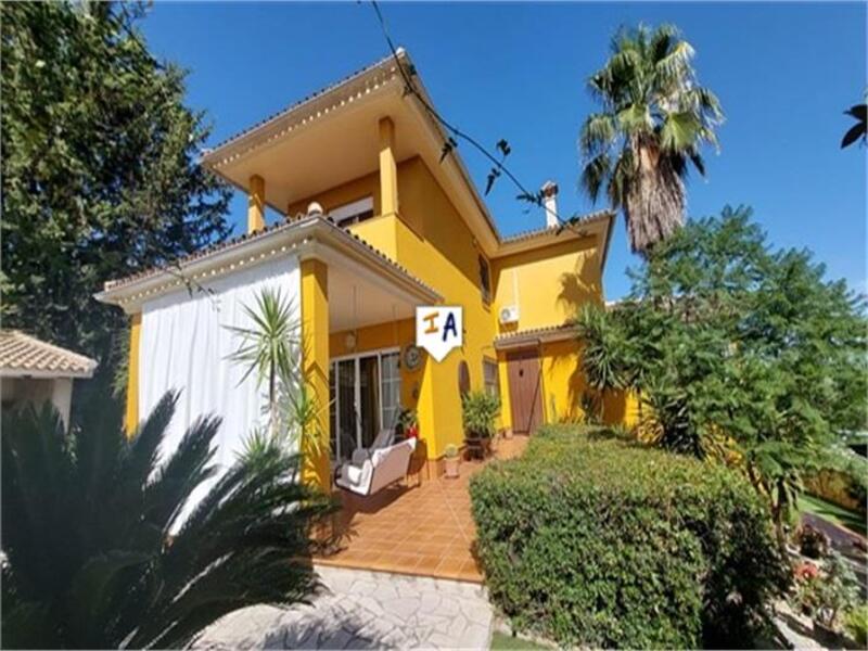 Villa til salg i Rute, Córdoba
