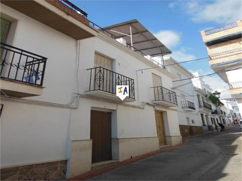 4 bedroom Townhouse for sale