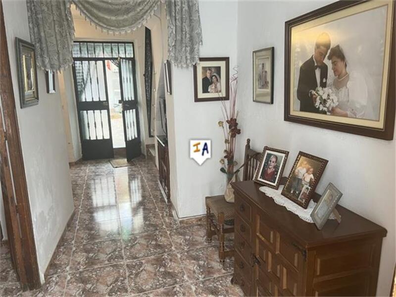 4 bedroom Townhouse for sale