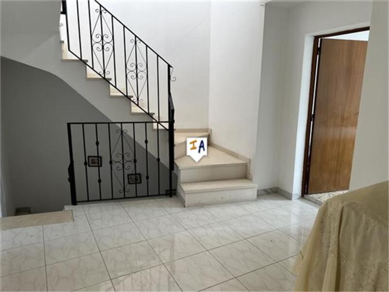 6 bedroom Townhouse for sale