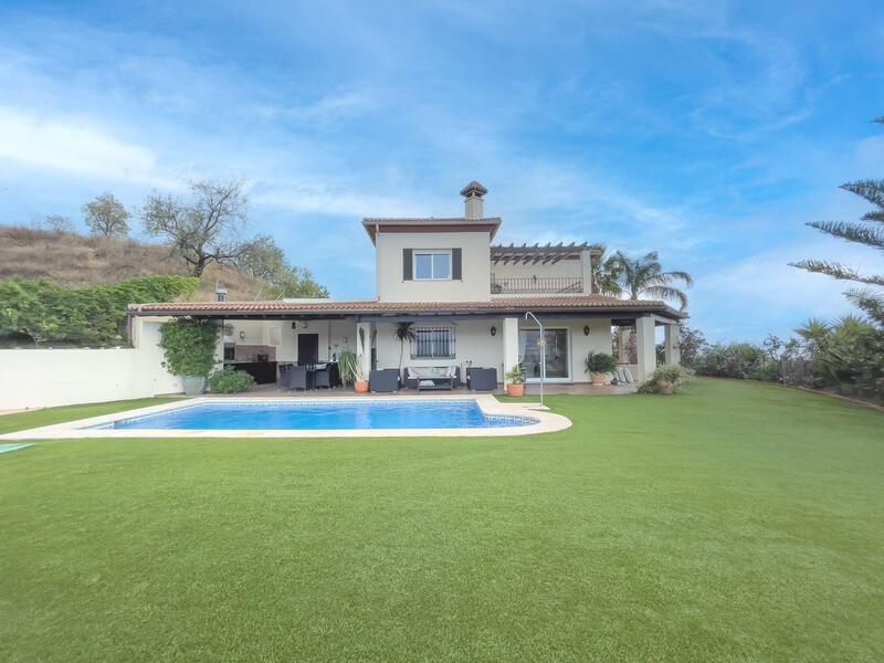 Villa for sale in Monda, Málaga