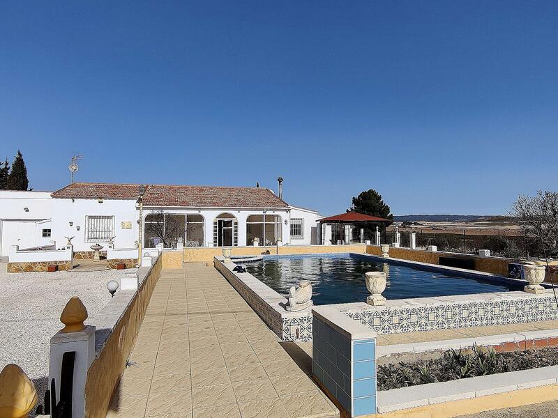 Villa en venta en Yecla, Murcia