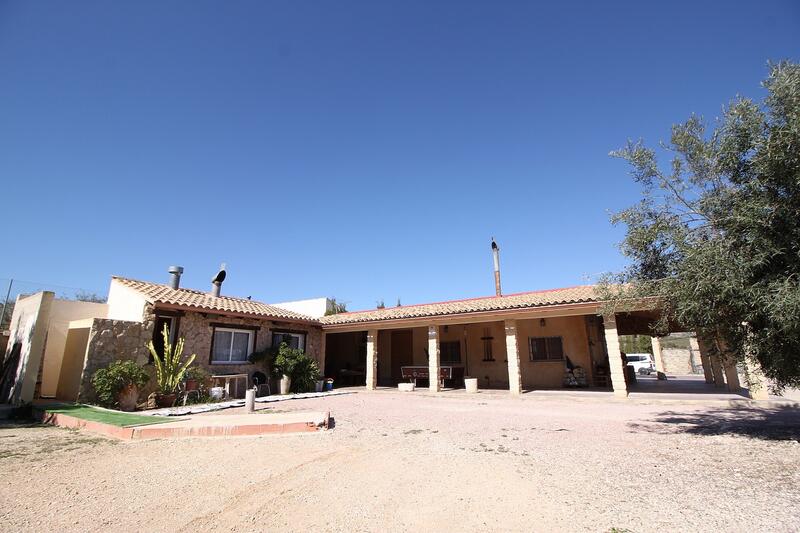 Villa à vendre dans Monóvar, Alicante