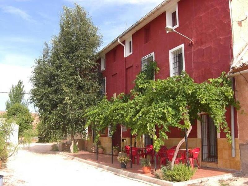 Коммерческая недвижимость продается в Pinoso, Alicante
