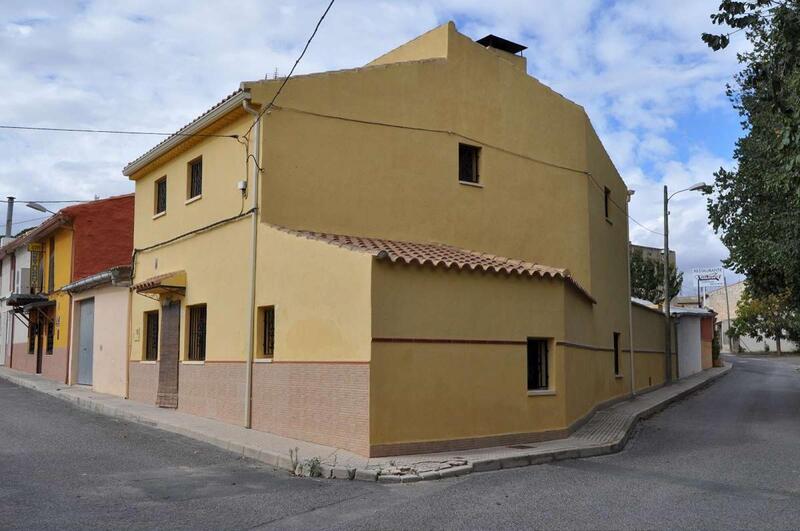 городская тюрьма продается в Chinorlet, Alicante