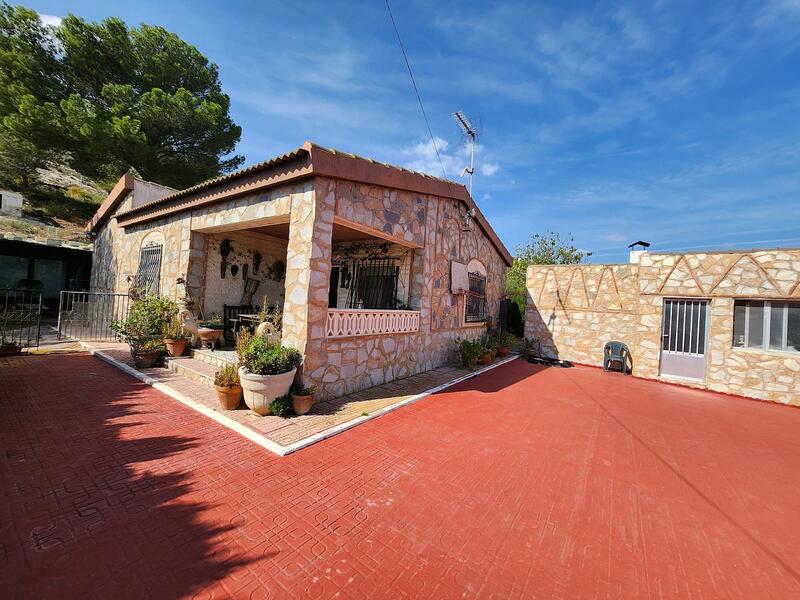 Villa en venta en Elda, Alicante
