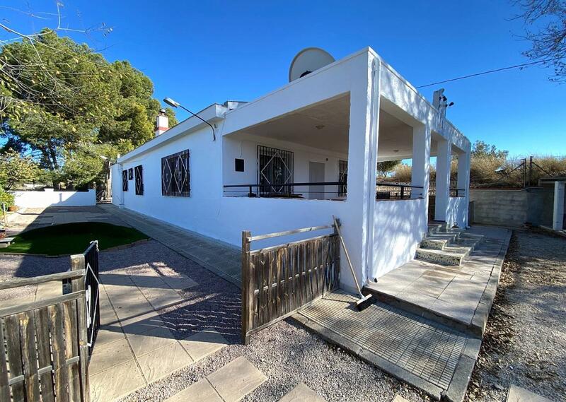 Villa til salgs i Sax, Alicante