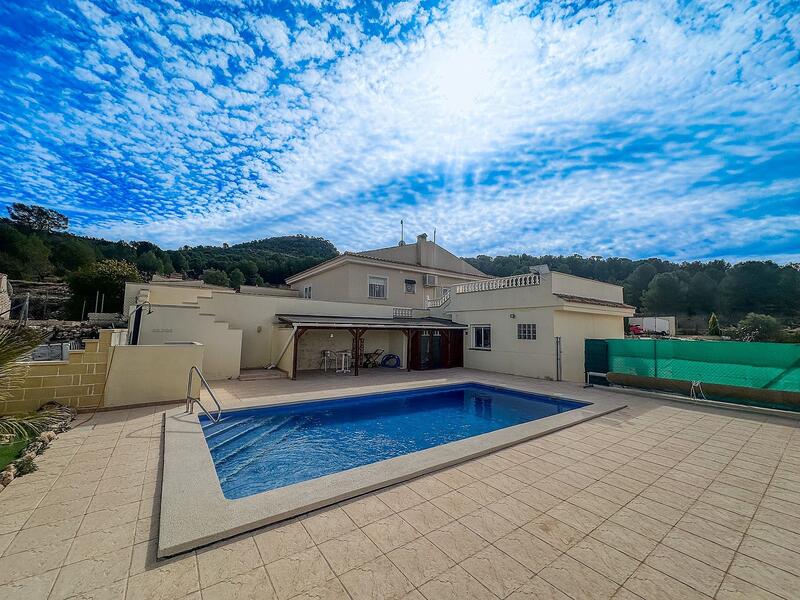 Villa à vendre dans Pinoso, Alicante