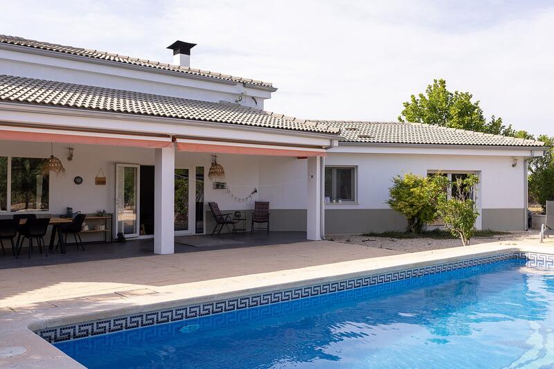 Villa for sale in Biar, Alicante