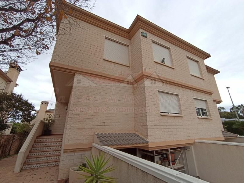 Villa en venta en Petrer, Alicante