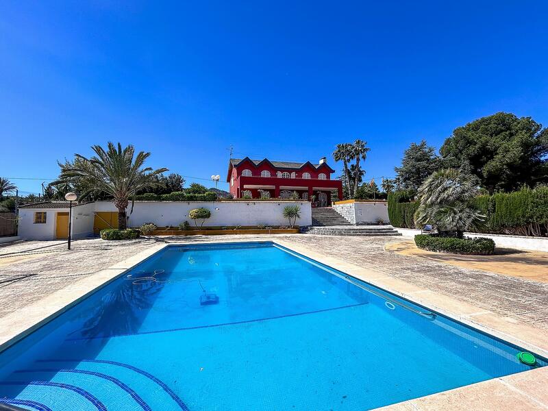 Villa à vendre dans Monóvar, Alicante