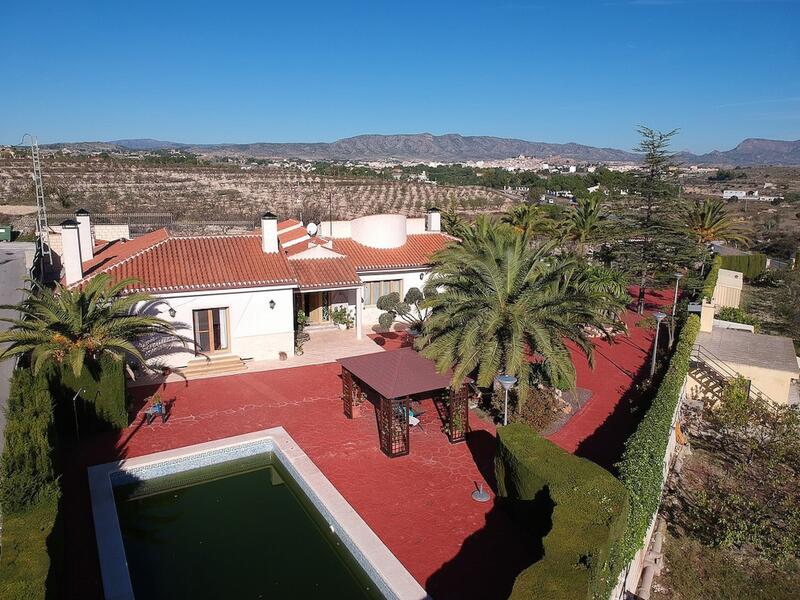 Villa for sale in Monóvar, Alicante