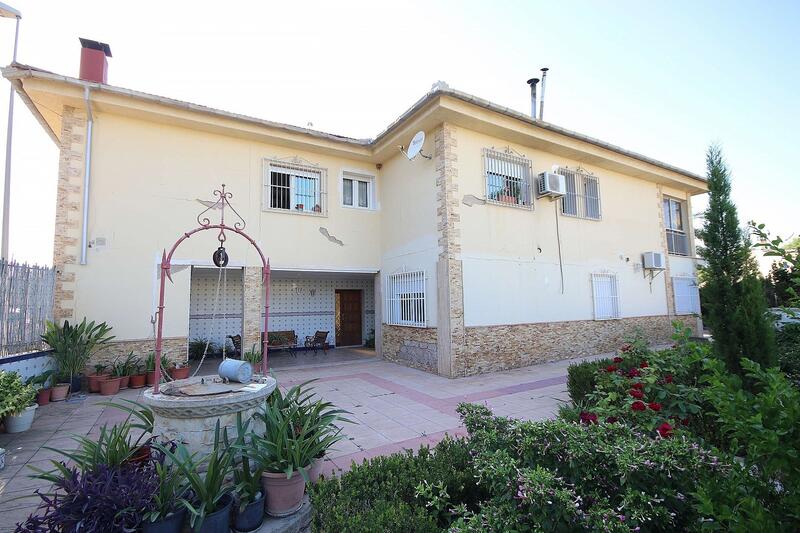 Villa for sale in Monóvar, Alicante