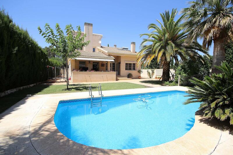 Villa for sale in Monóvar, Alicante