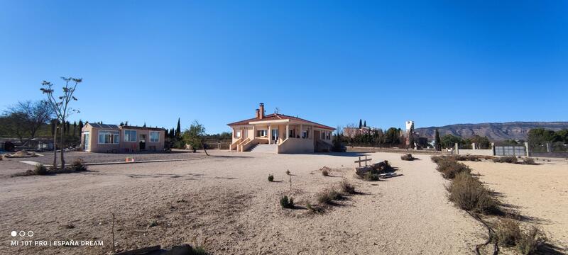 Villa for sale in Caudete, Albacete