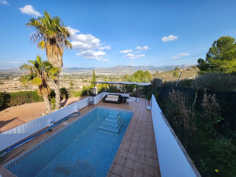 Villa en venta en Elda, Alicante