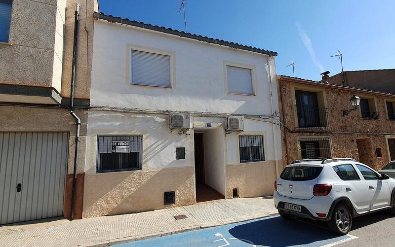 Townhouse for sale in Ayora, Valencia