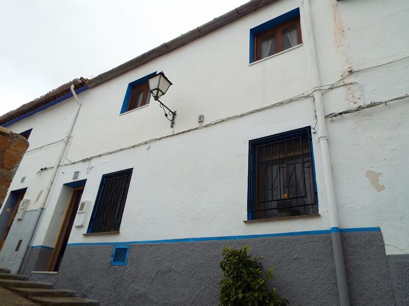 Townhouse for sale in Ayora, Valencia