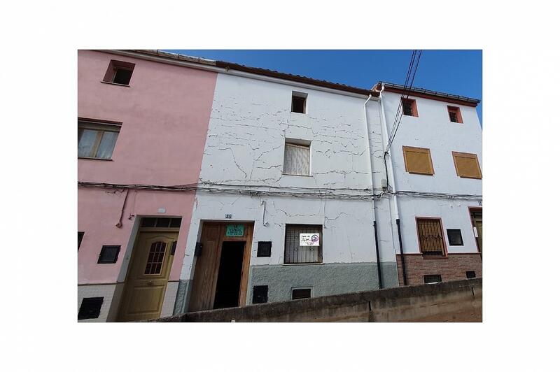 Townhouse for sale in Ayora, Valencia