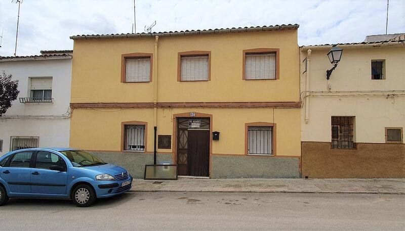 Townhouse for sale in Ayora, Valencia